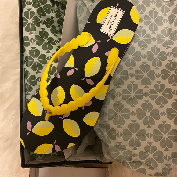 kate spade Shoes - 🎉 HP🎉kate spade ♠️ Lemon 🍋 🩴